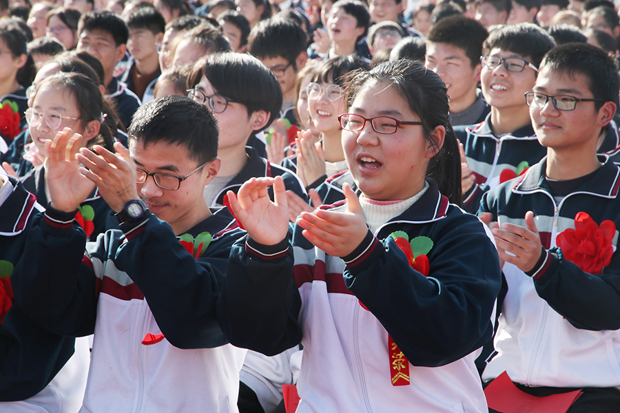 【搜狐网】英山一中138名师生荣获表彰，这个冬天太暖心！