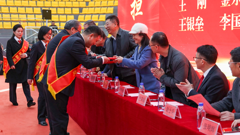 1765335822197070.jpg 颁奖2.jpg