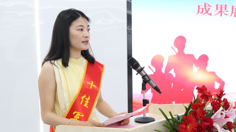 “十佳军嫂”代表张燕发言_看图王.JPG