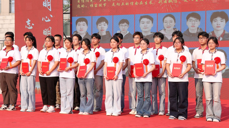1781264477321309.jpg 获奖学生合影.JPG